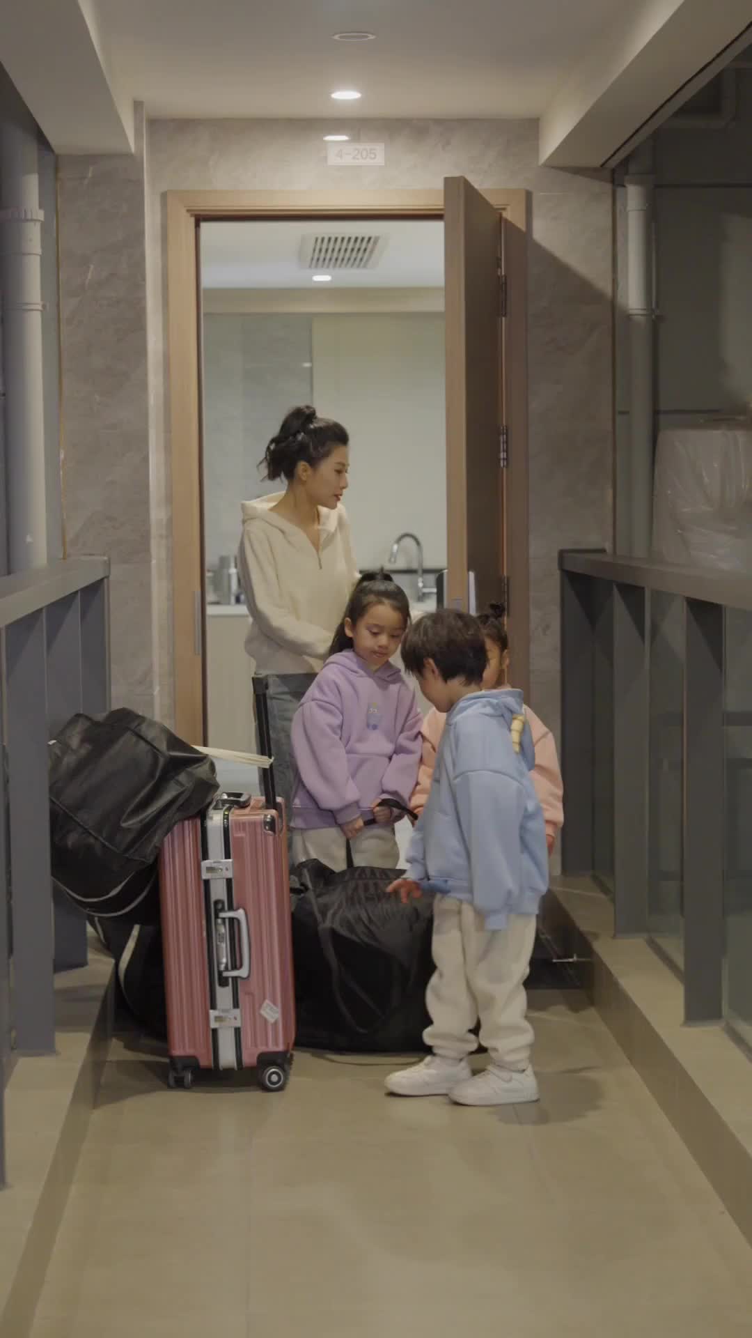 Episode 9 of After the Breakup, My Triplets and I Took the World by Storm
