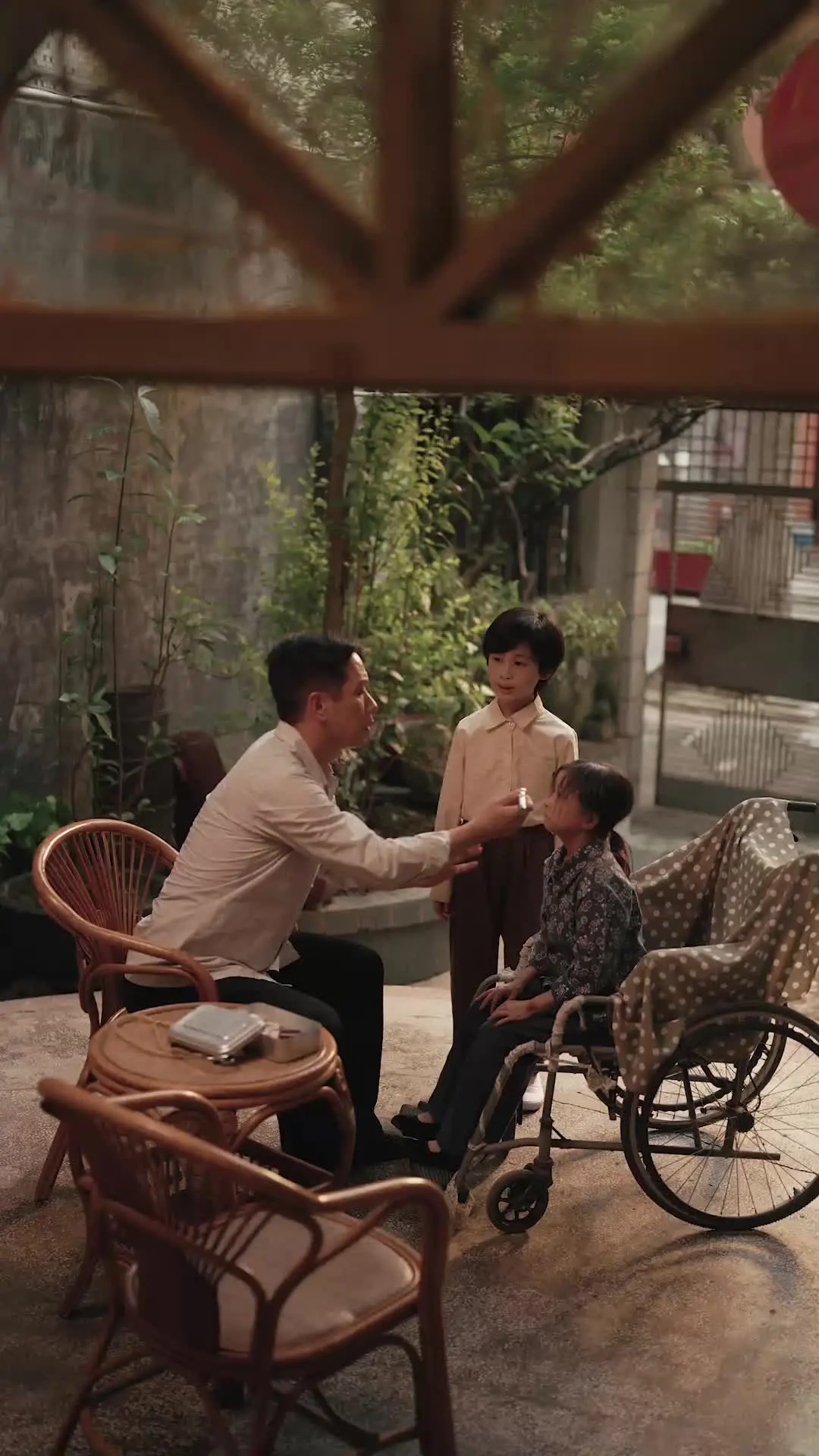 Episode 3 of Ages Backward, Loves Forward