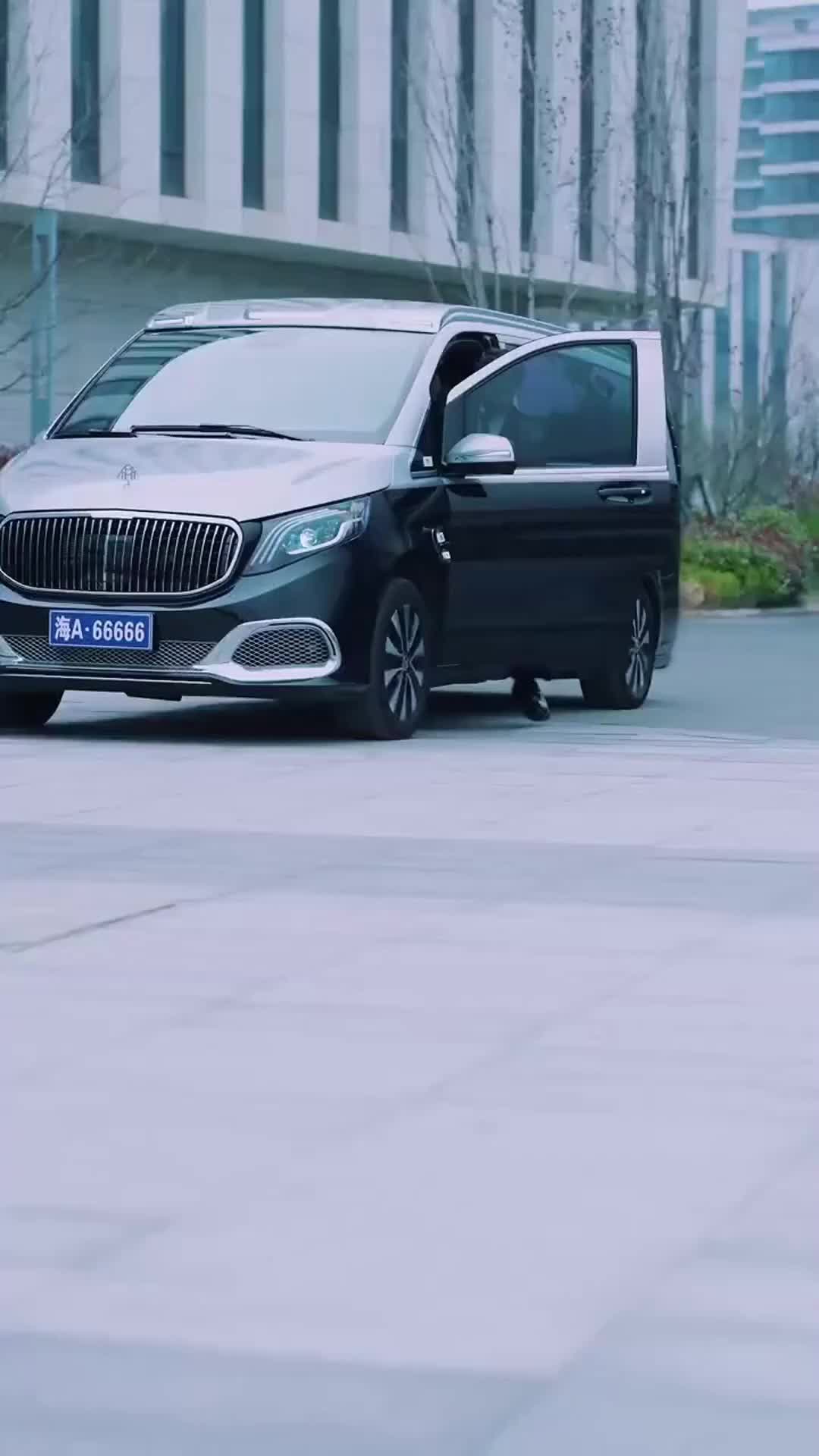 Episode 18 of Badass Driver, Hidden Blade