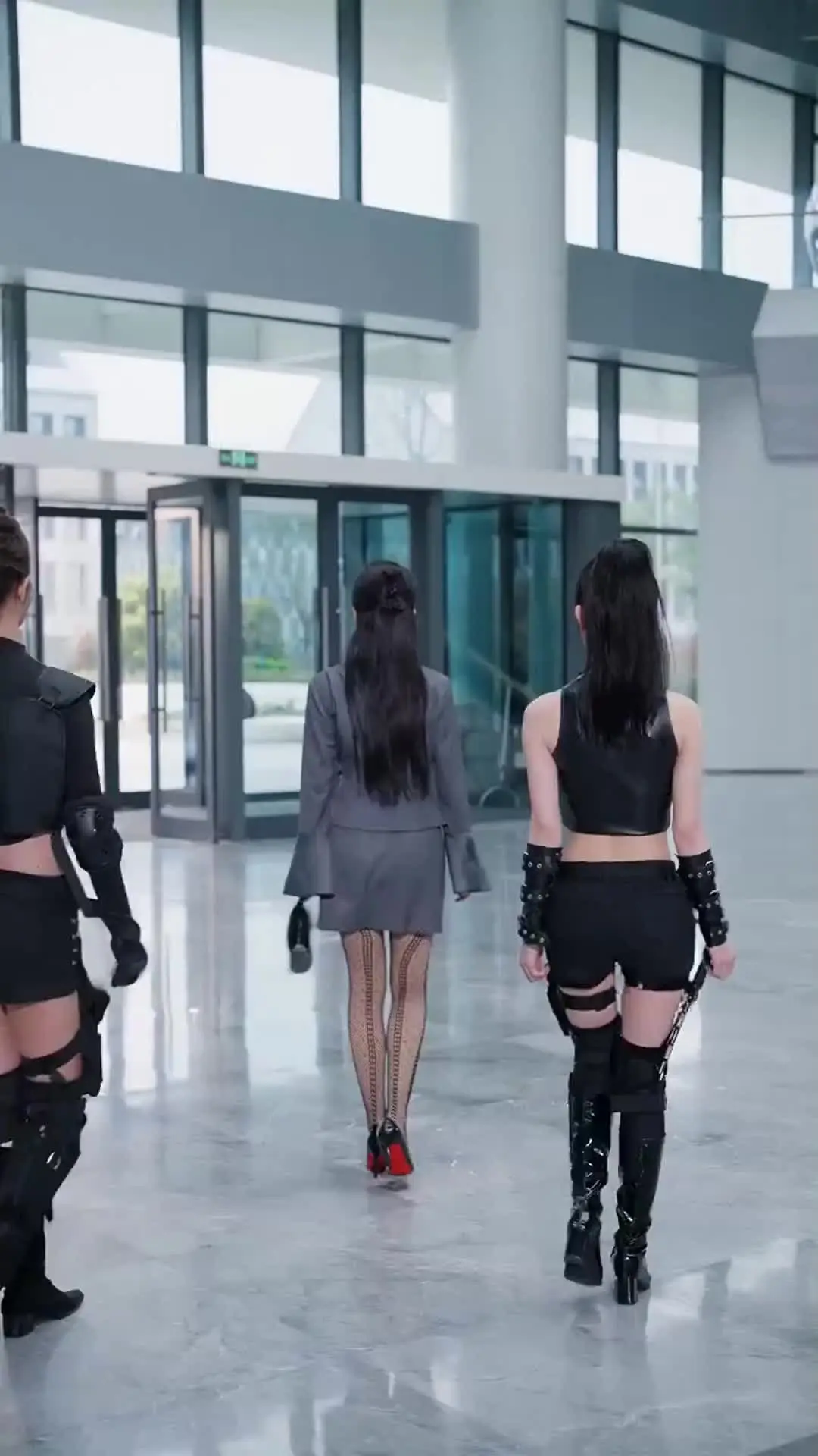 Episode 5 of Badass Driver, Hidden Blade