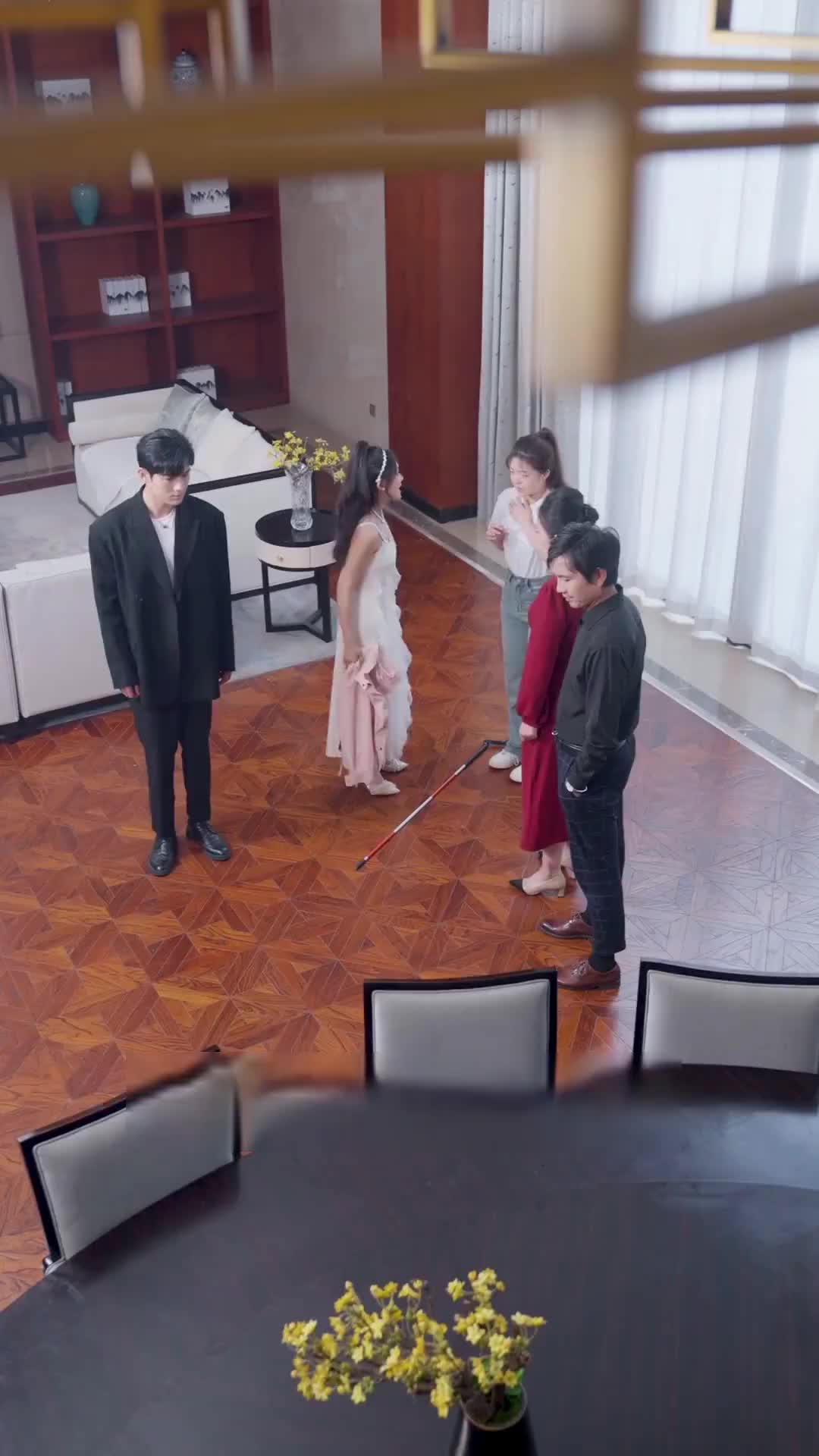 Episode 33 of Blind Heiress