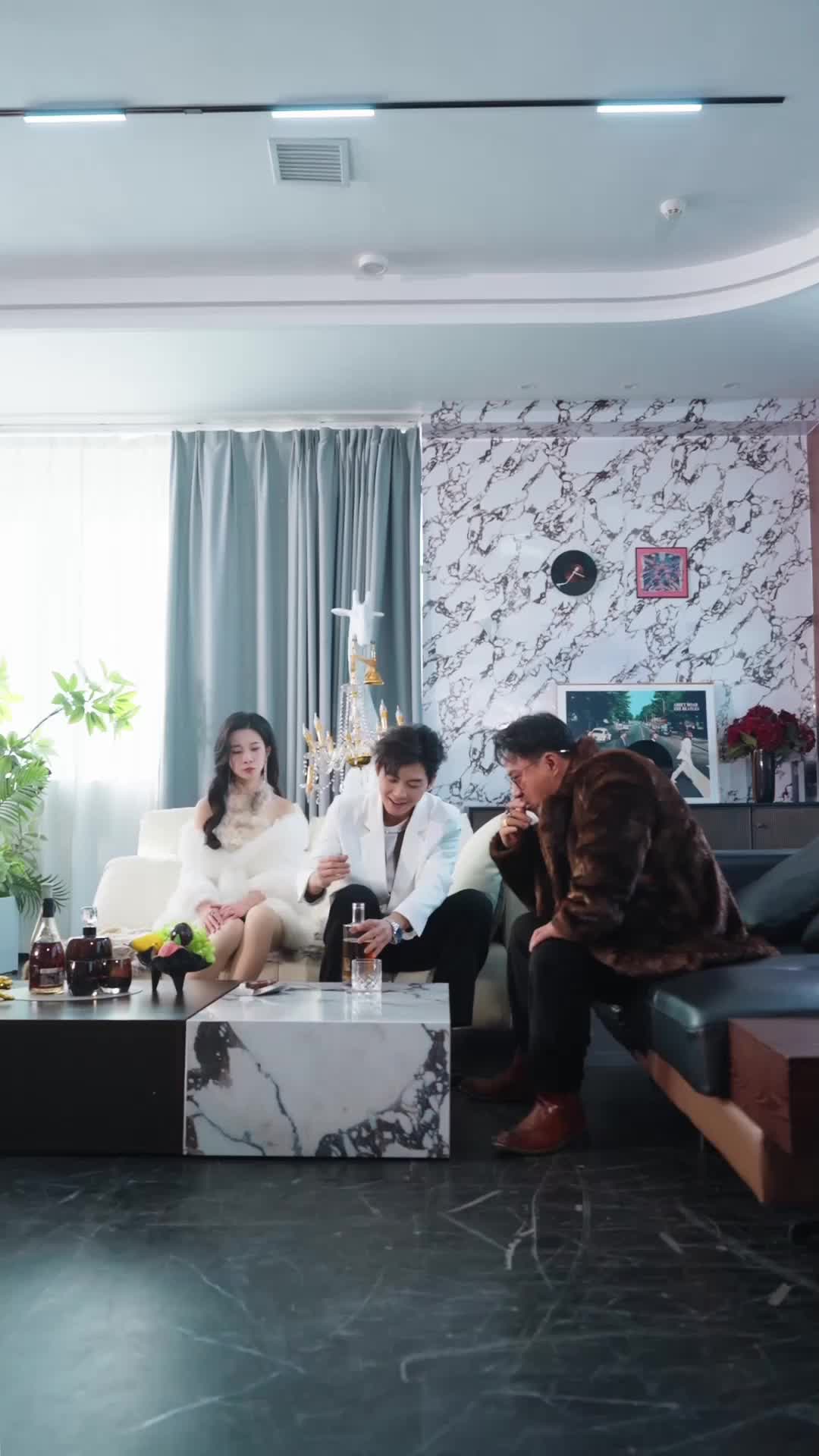 Episode 21 of Bugged Love: Spoiling His Wives