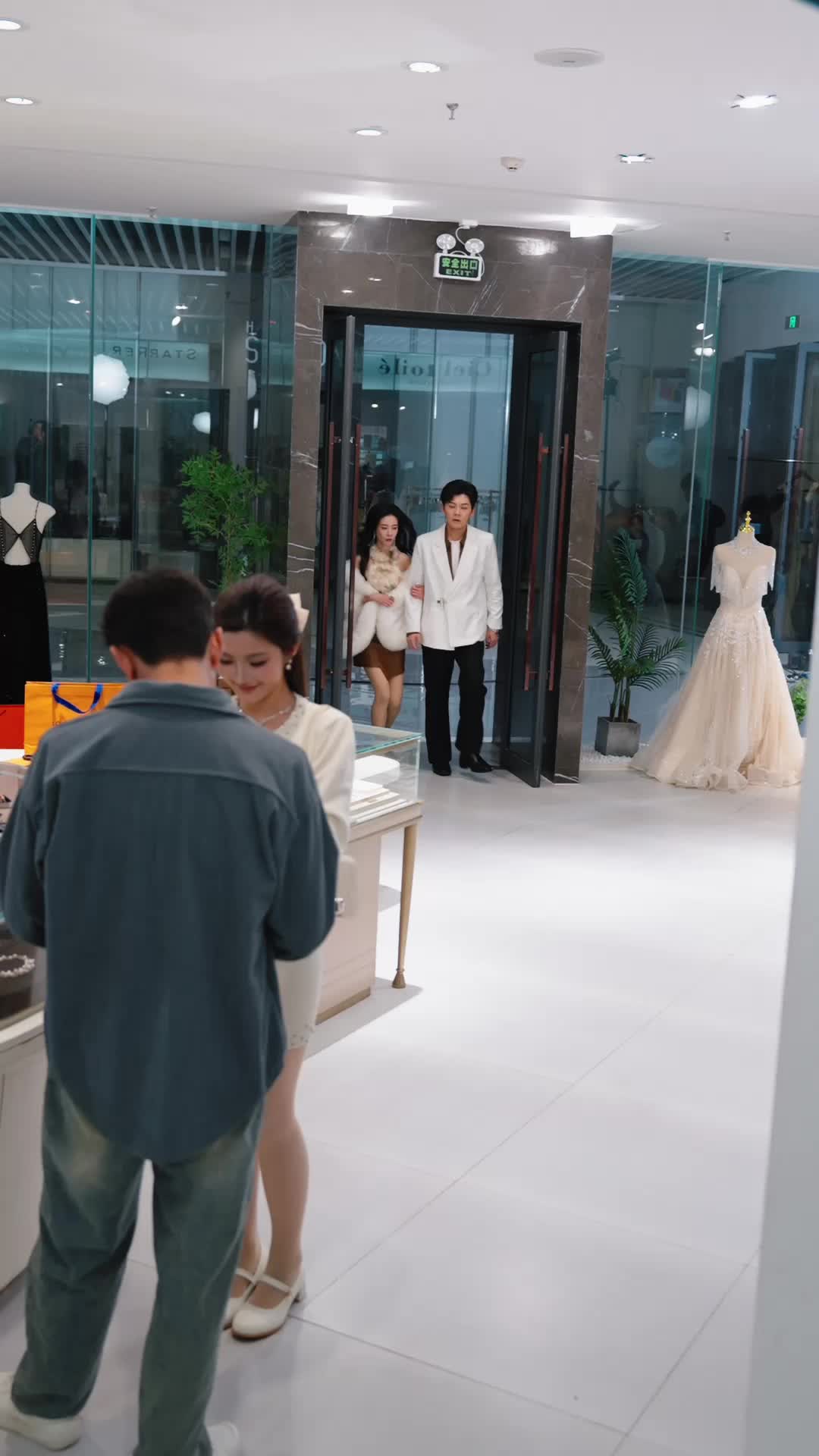 Episode 6 of Bugged Love: Spoiling His Wives