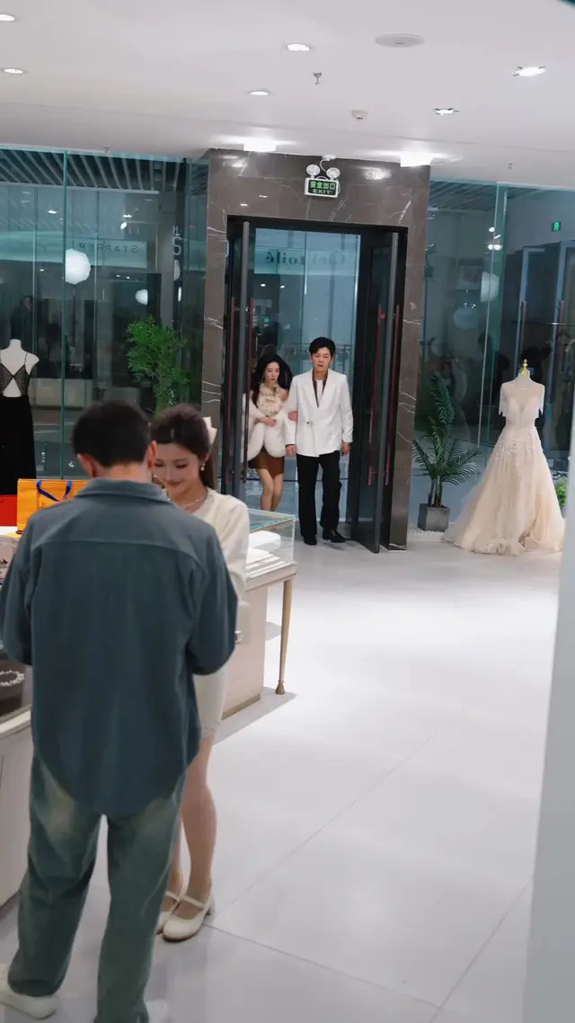 Episode 6 of Bugged Love: Spoiling His Wives