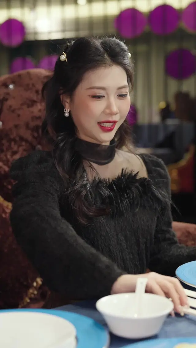 Episode 27 of CEO Daddy Spoils His Wife Sweetly