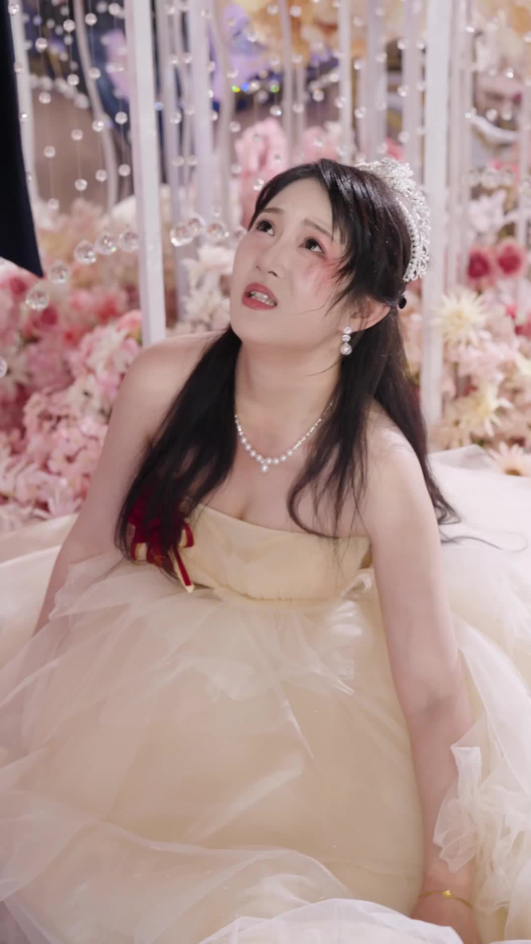 Episode 36 of CEO Daddy Spoils His Wife Sweetly