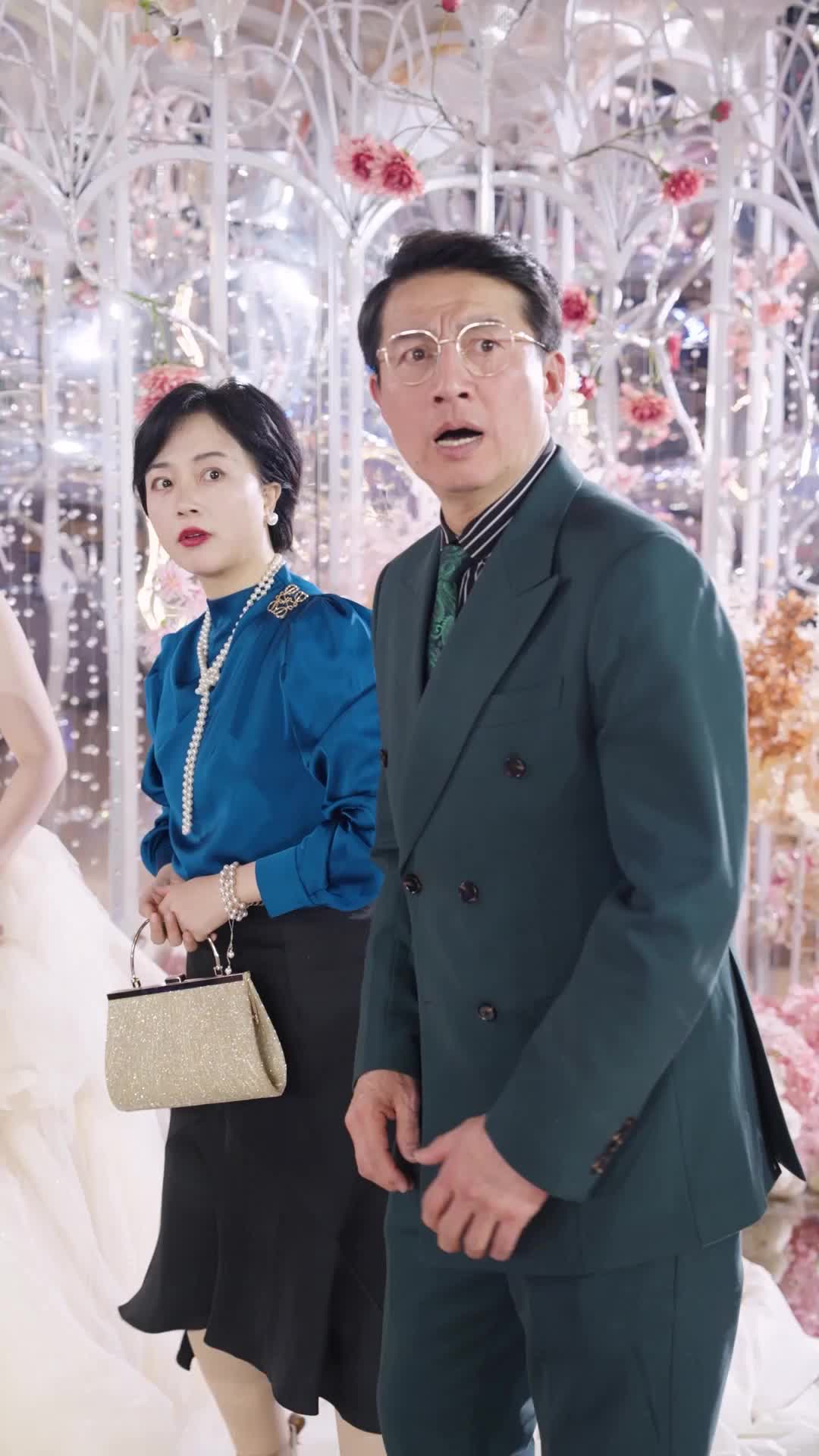 Episode 37 of CEO Daddy Spoils His Wife Sweetly