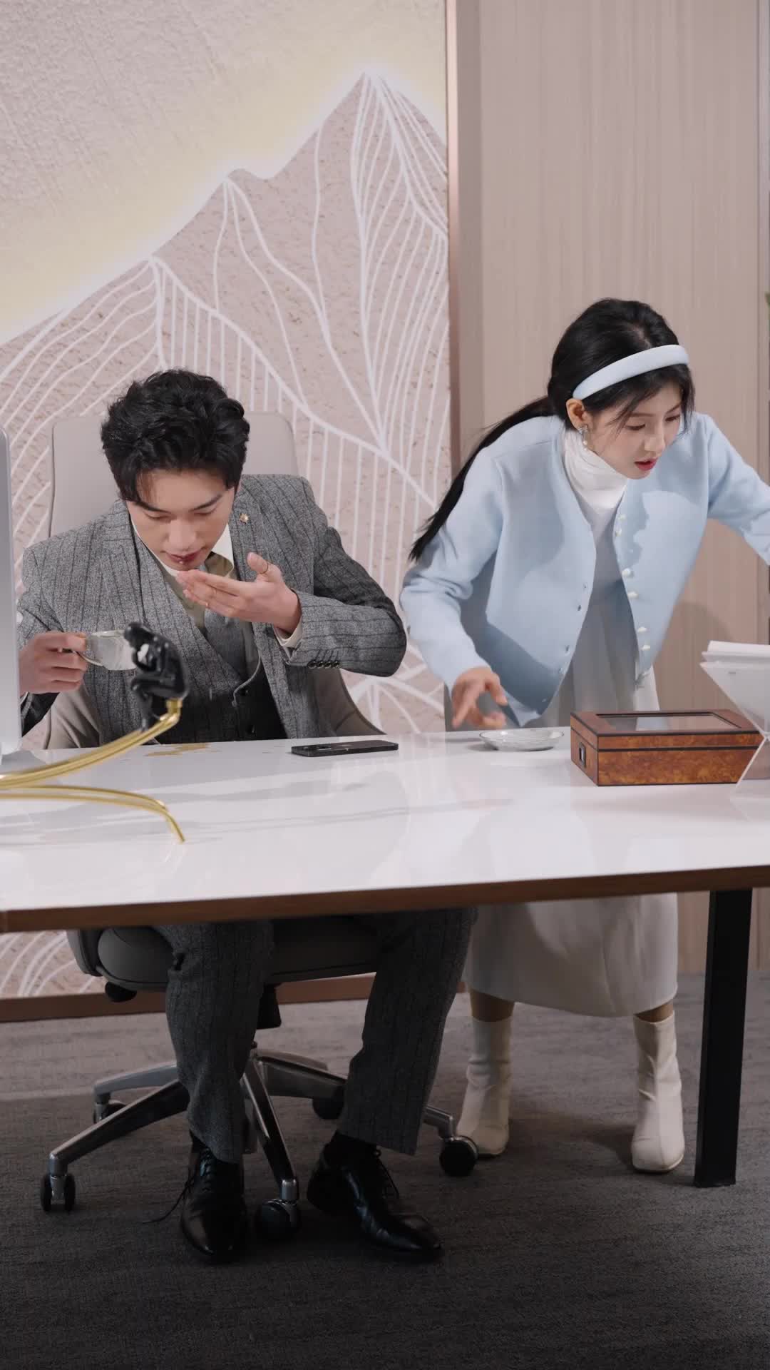 Episode 42 of CEO Daddy Spoils His Wife Sweetly