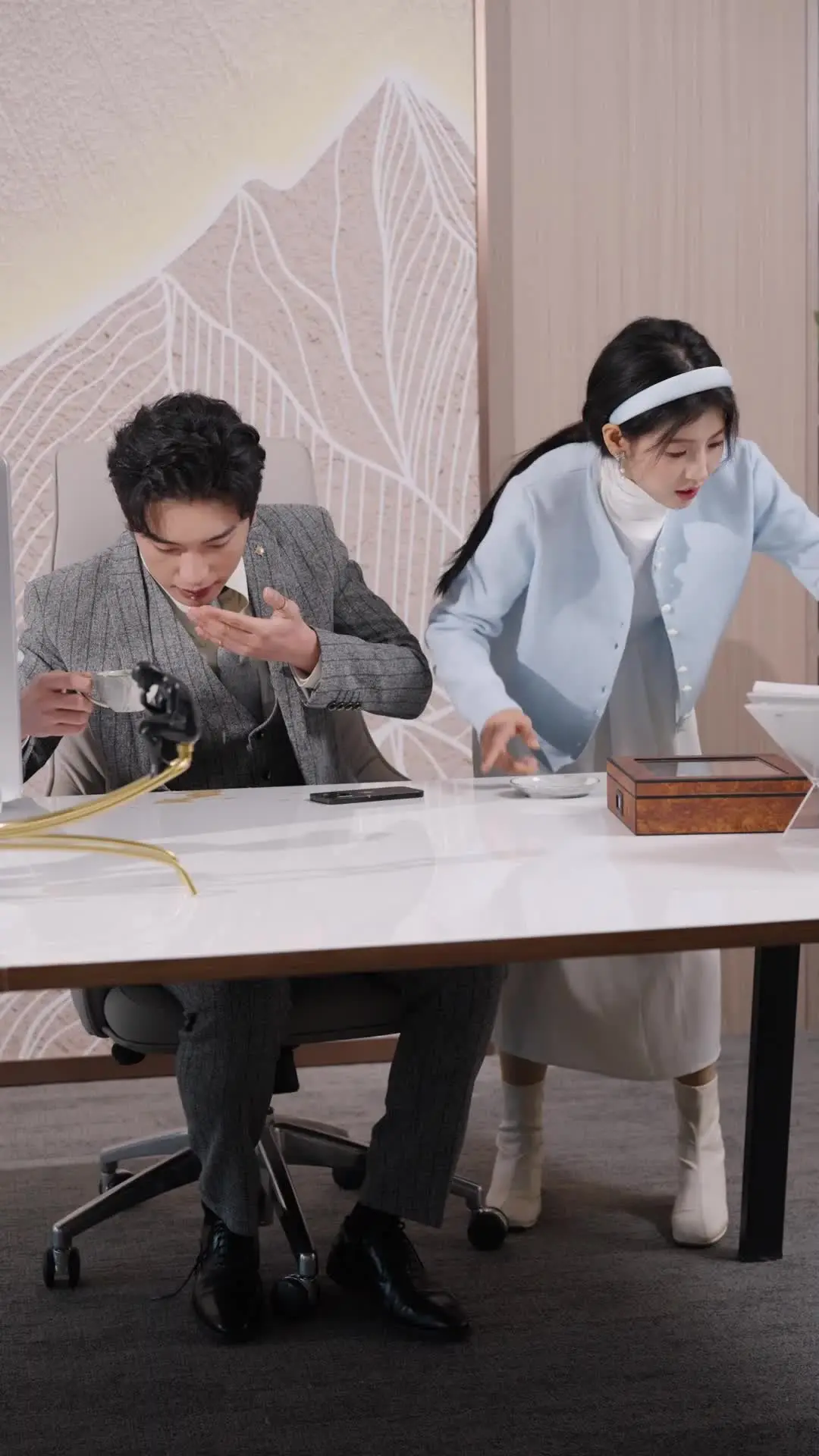 Episode 42 of CEO Daddy Spoils His Wife Sweetly