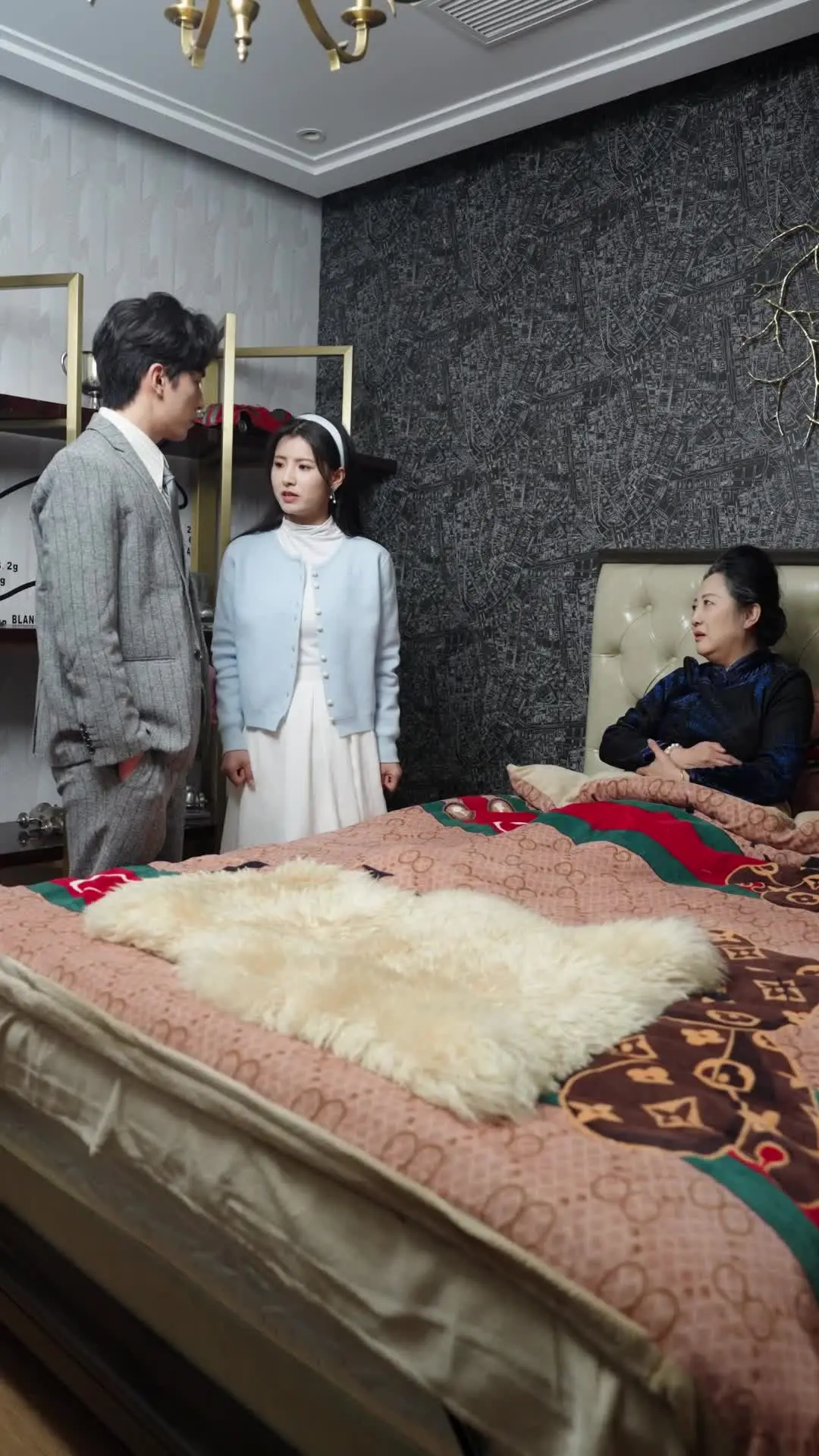 Episode 48 of CEO Daddy Spoils His Wife Sweetly