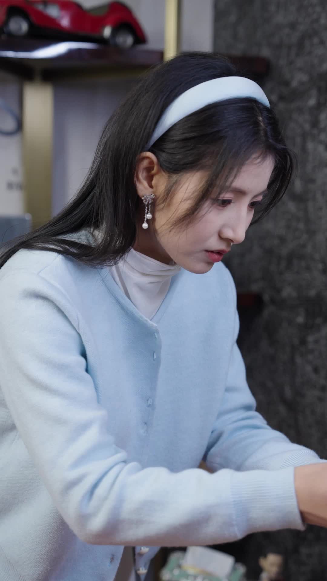 Episode 49 of CEO Daddy Spoils His Wife Sweetly