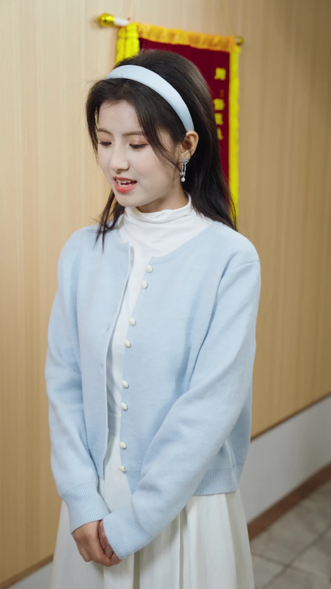 Episode 51 of CEO Daddy Spoils His Wife Sweetly