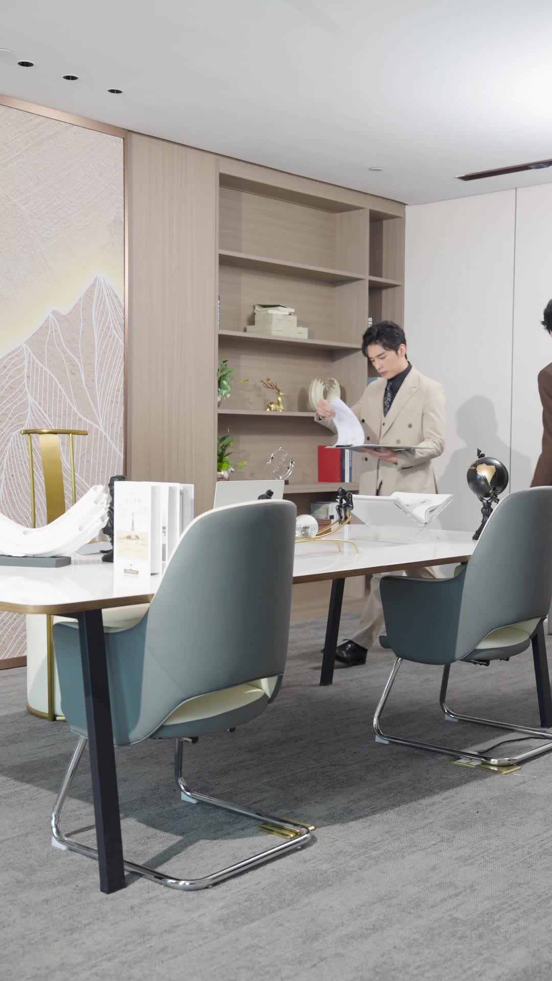 Episode 60 of CEO Daddy Spoils His Wife Sweetly