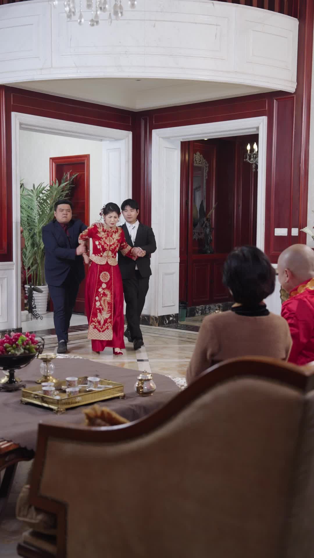 Episode 63 of CEO Daddy Spoils His Wife Sweetly