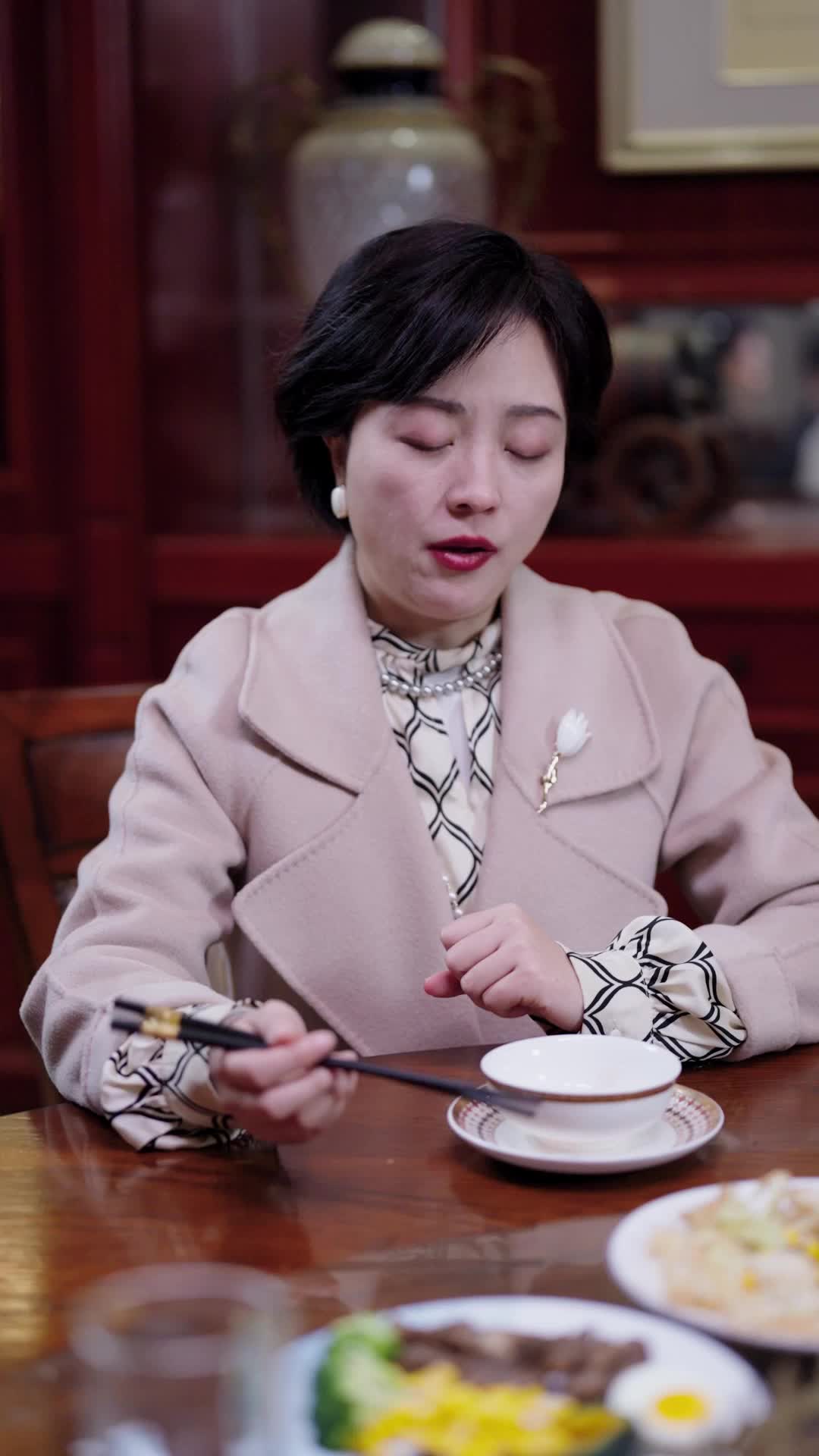Episode 64 of CEO Daddy Spoils His Wife Sweetly