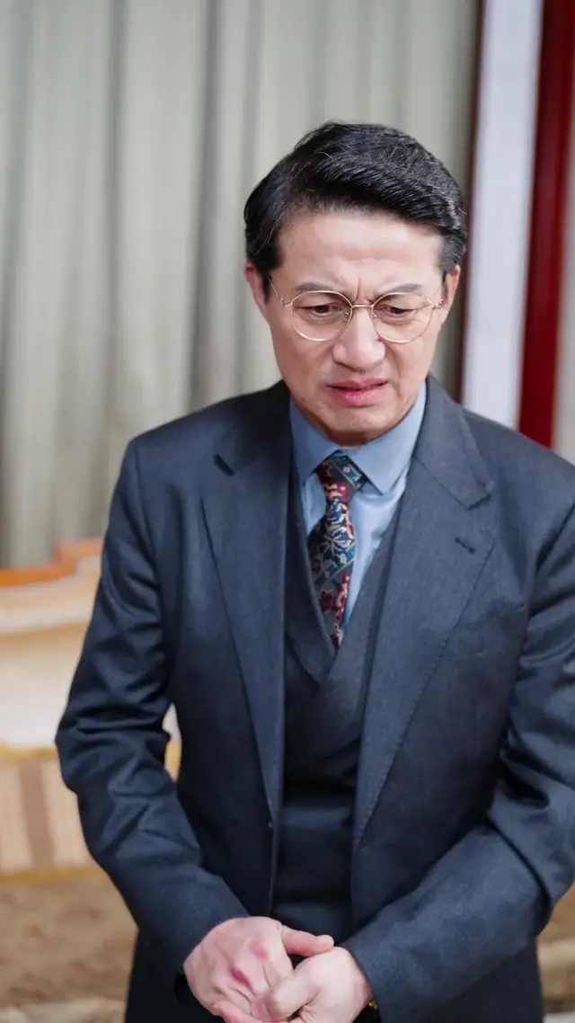 Episode 9 of CEO Daddy Spoils His Wife Sweetly