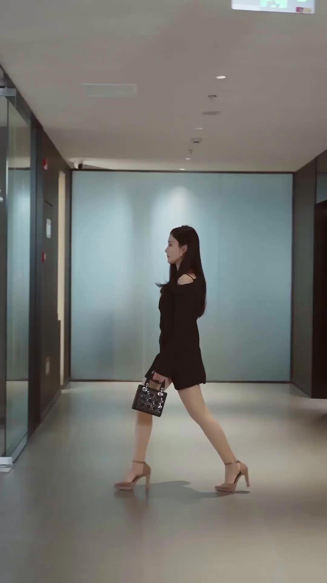 Episode 12 of CEO's Flash-Marriage Frenzy