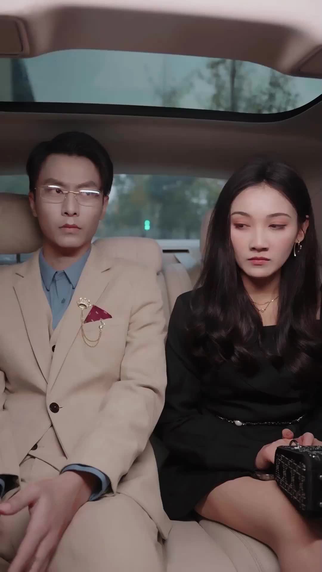 Episode 49 of CEO's Flash-Marriage Frenzy