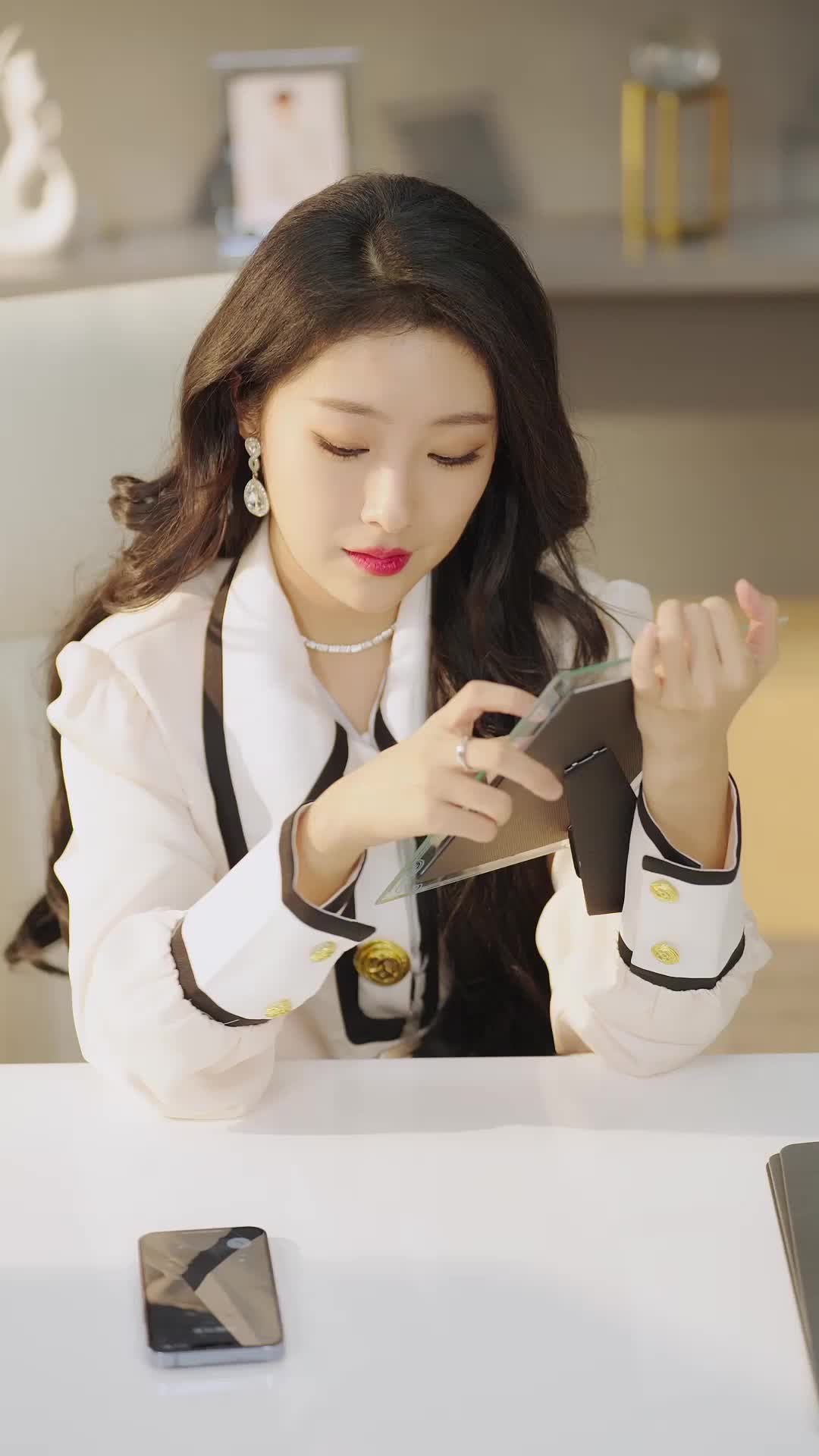 Episode 33 of CEO, That Intern is Actually Your Wife