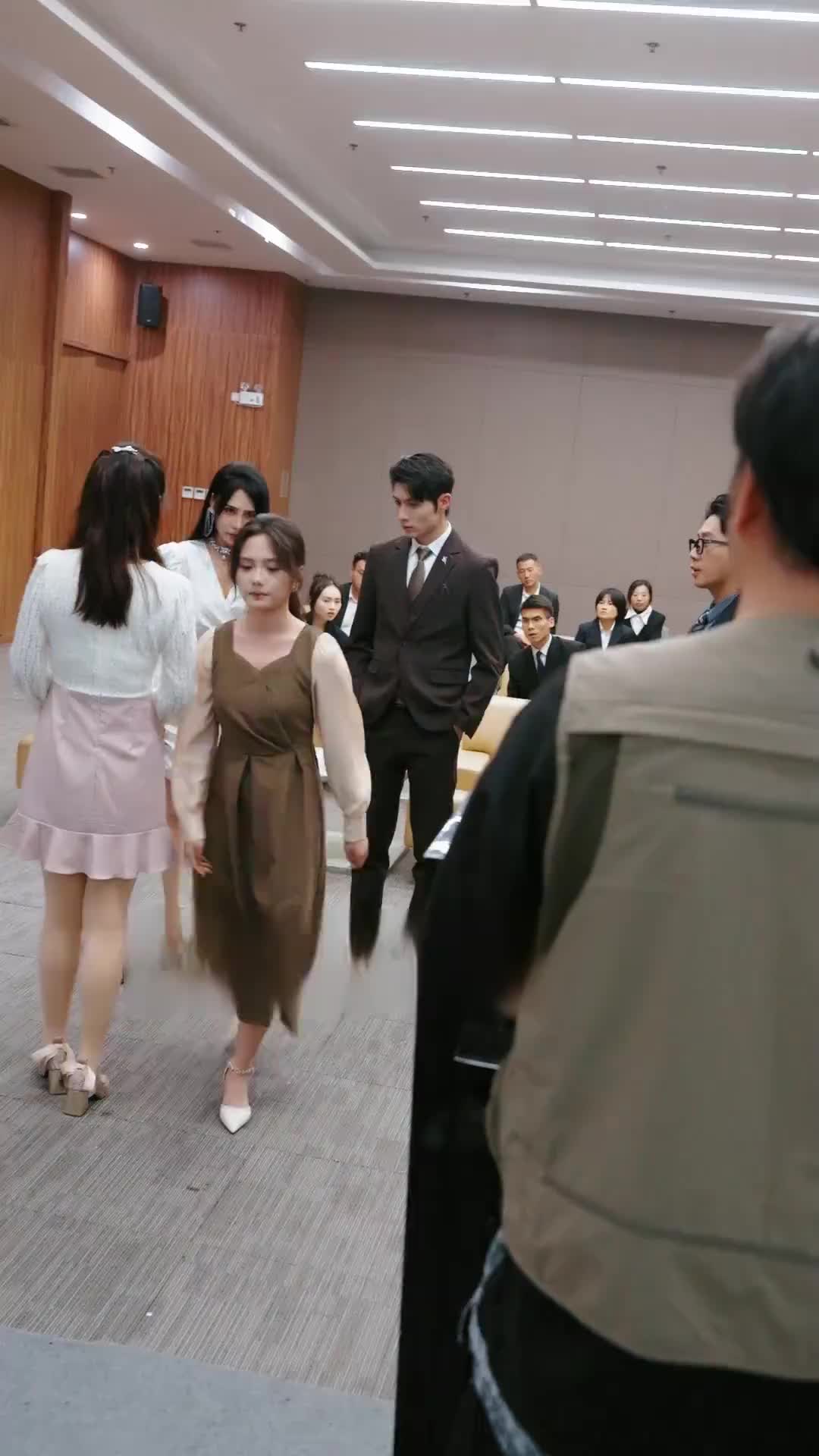 Episode 16 of CEO, Those Twins Look Just Like you