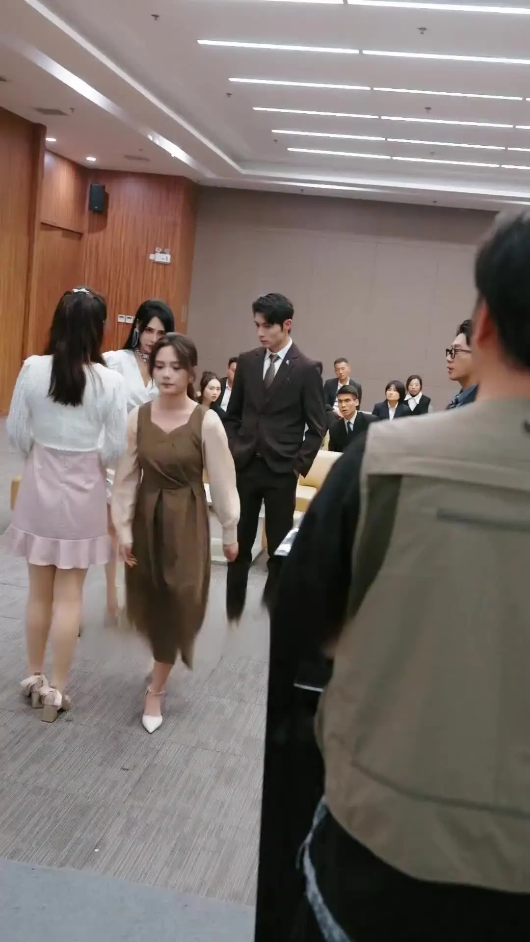 Episode 16 of CEO, Those Twins Look Just Like you