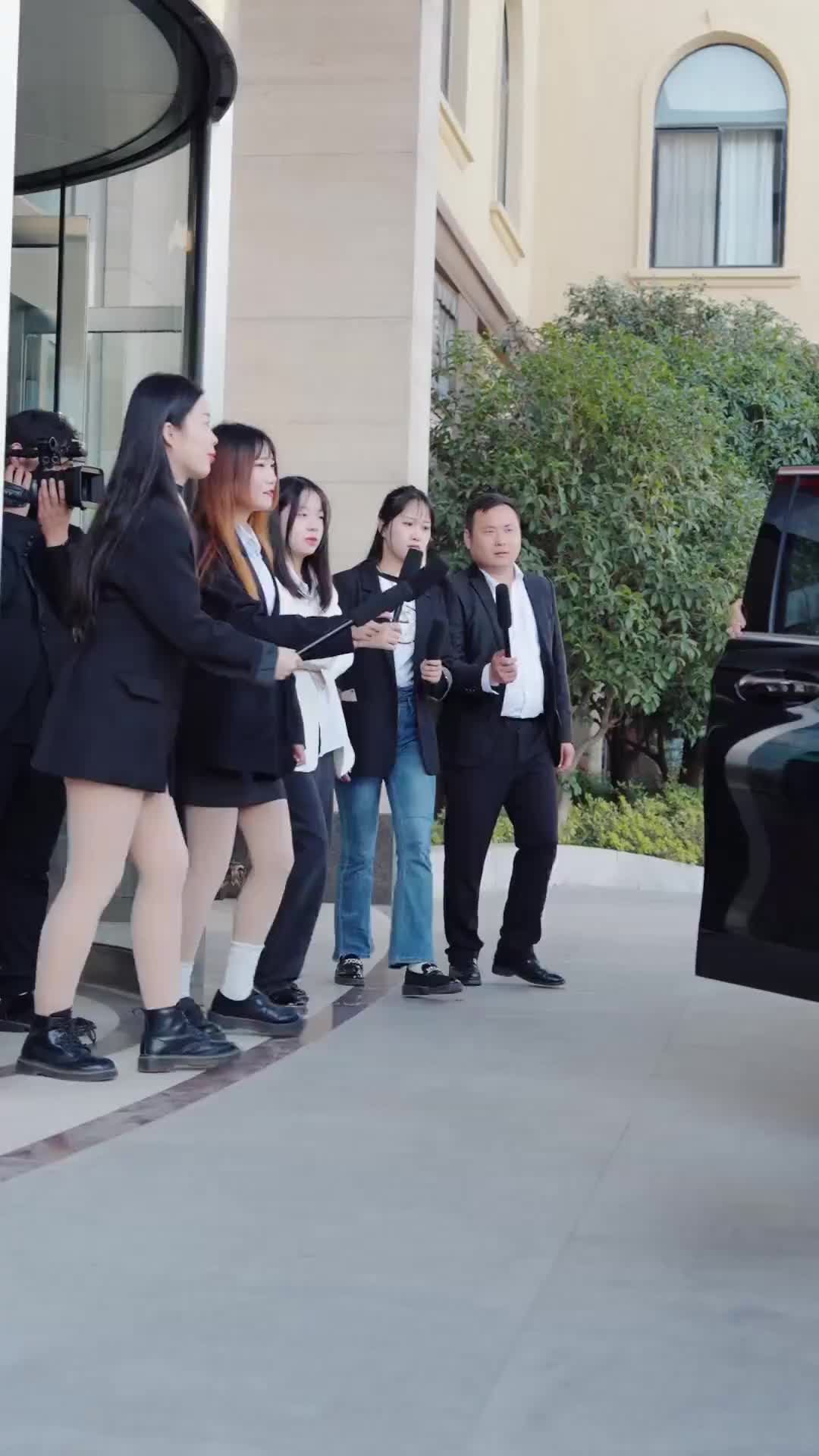 Episode 50 of CEO, Those Twins Look Just Like you