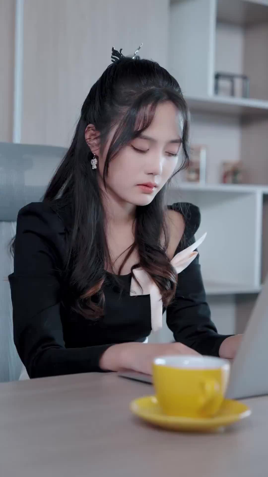 Episode 81 of CEO, Those Twins Look Just Like you
