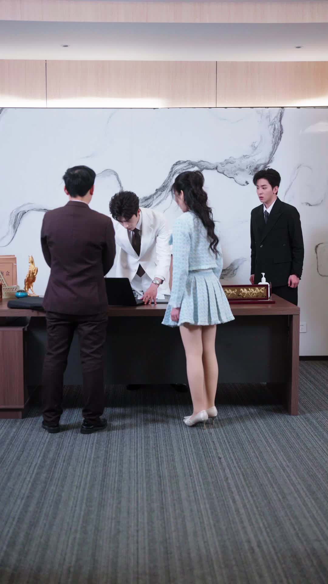 Episode 13 of Clingy Husband, Double-faced Wife