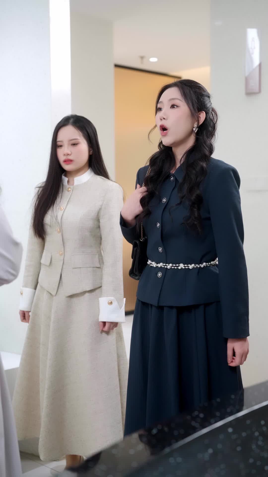 Episode 32 of Clingy Husband, Double-faced Wife