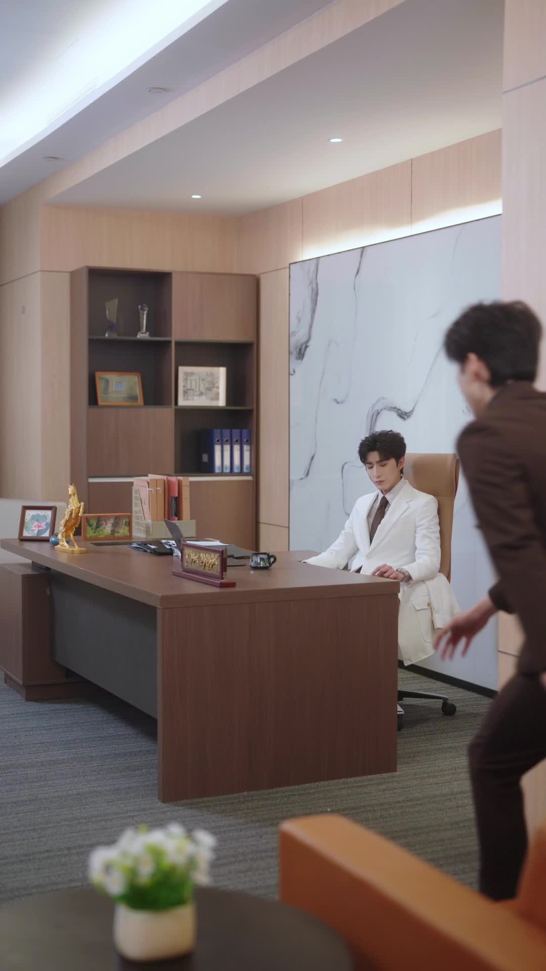 Episode 36 of Clingy Husband, Double-faced Wife
