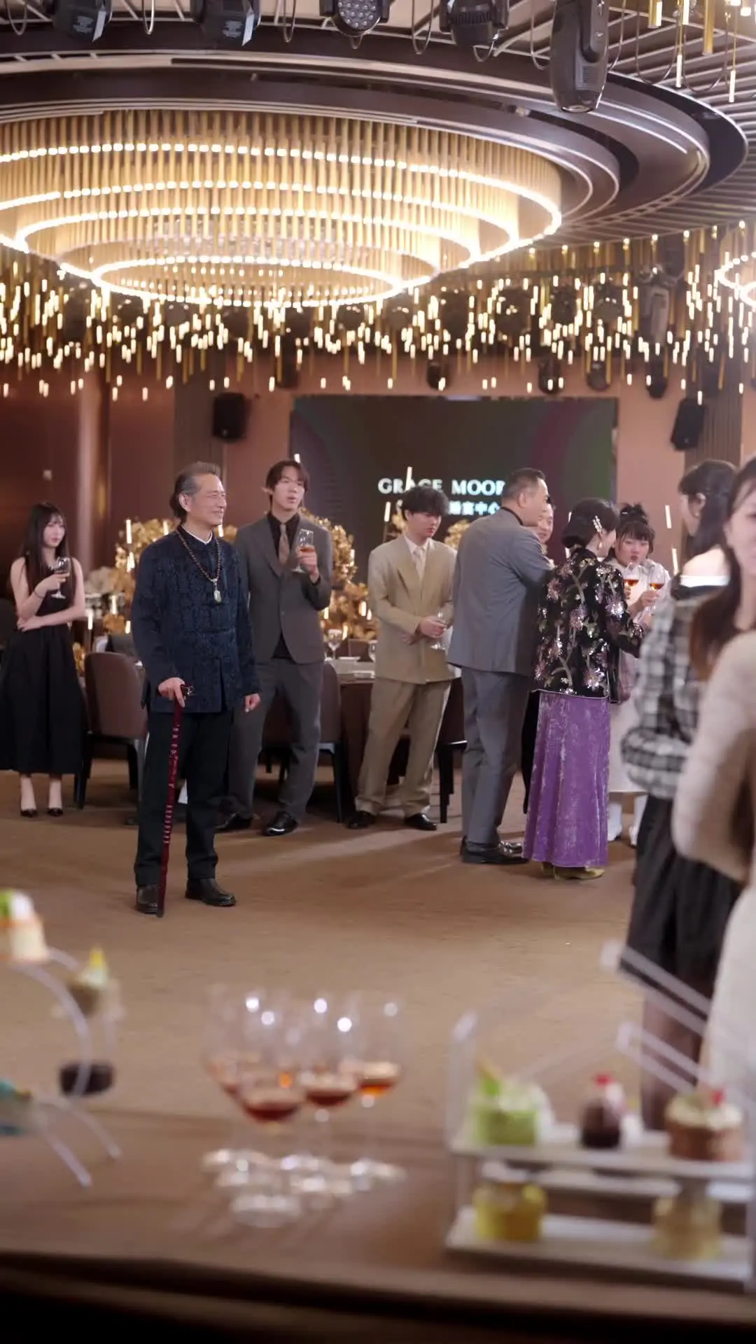 Episode 51 of Clingy Husband, Double-faced Wife