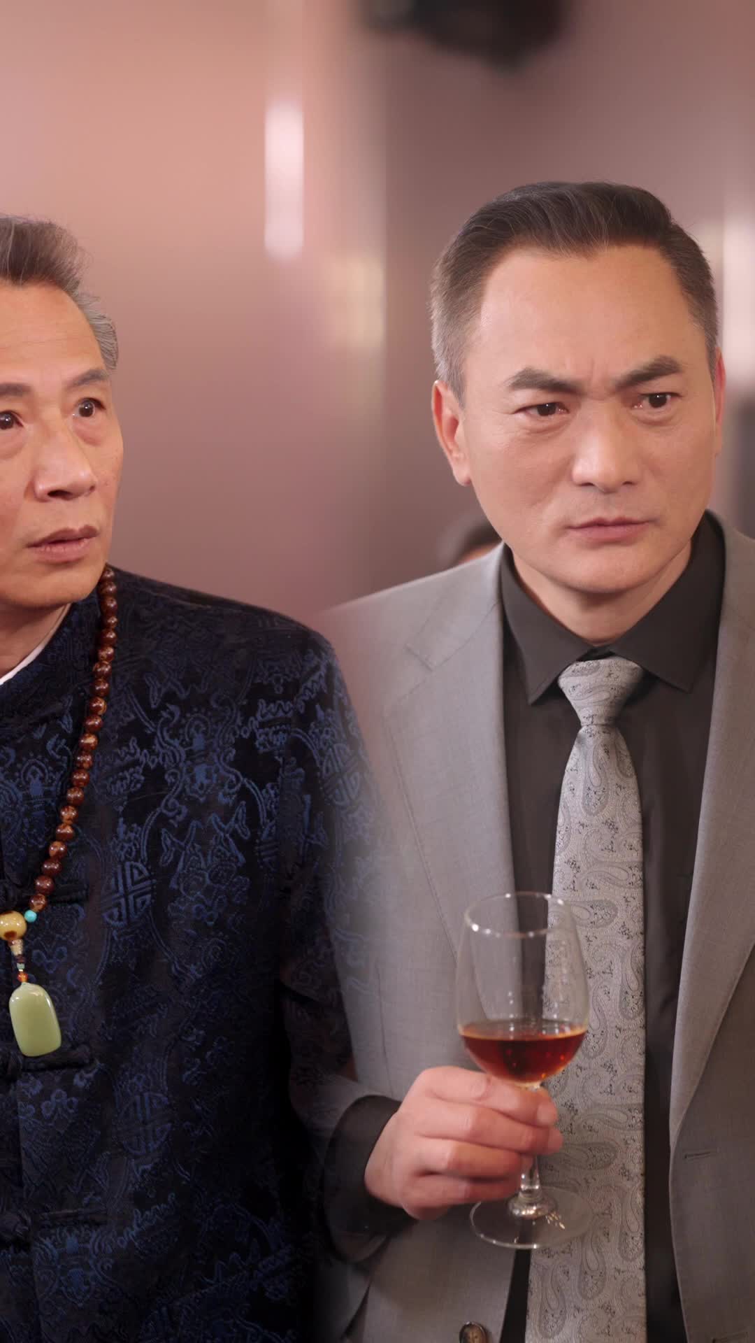 Episode 60 of Clingy Husband, Double-faced Wife