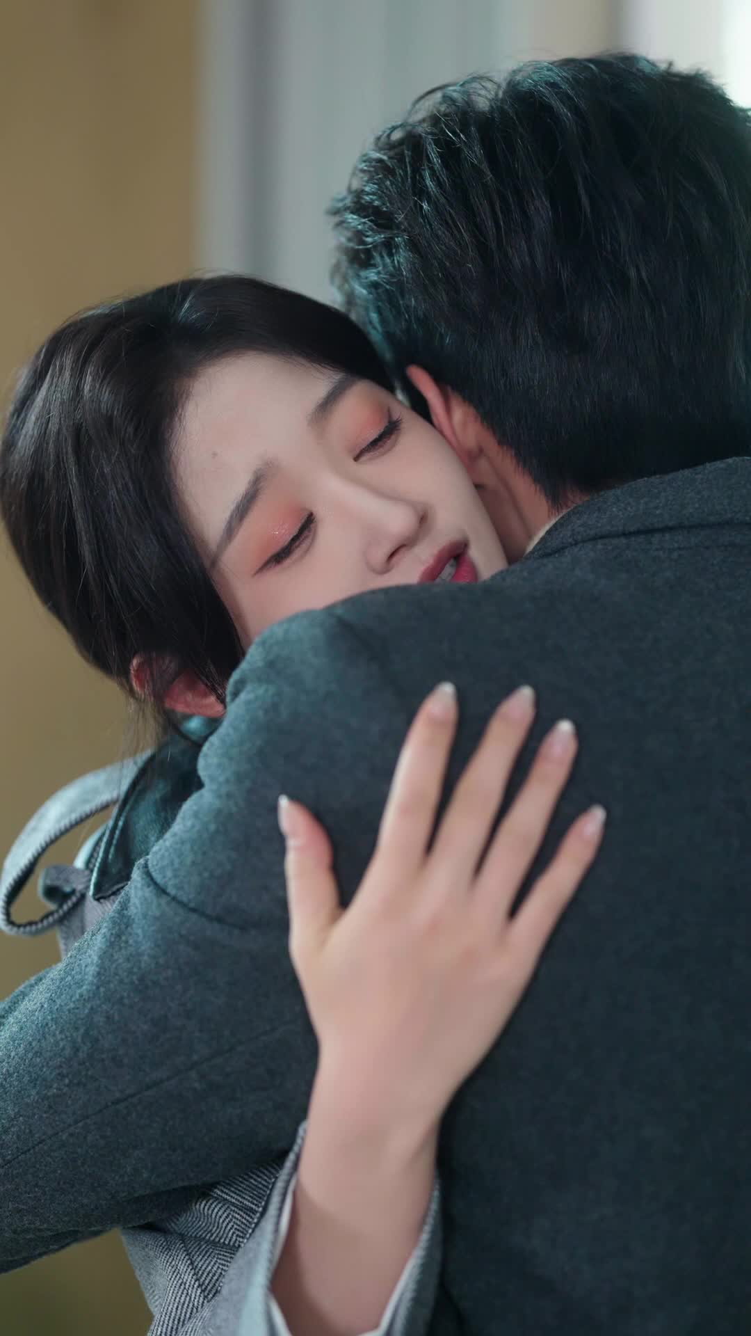 Episode 76 of Clingy Husband, Double-faced Wife