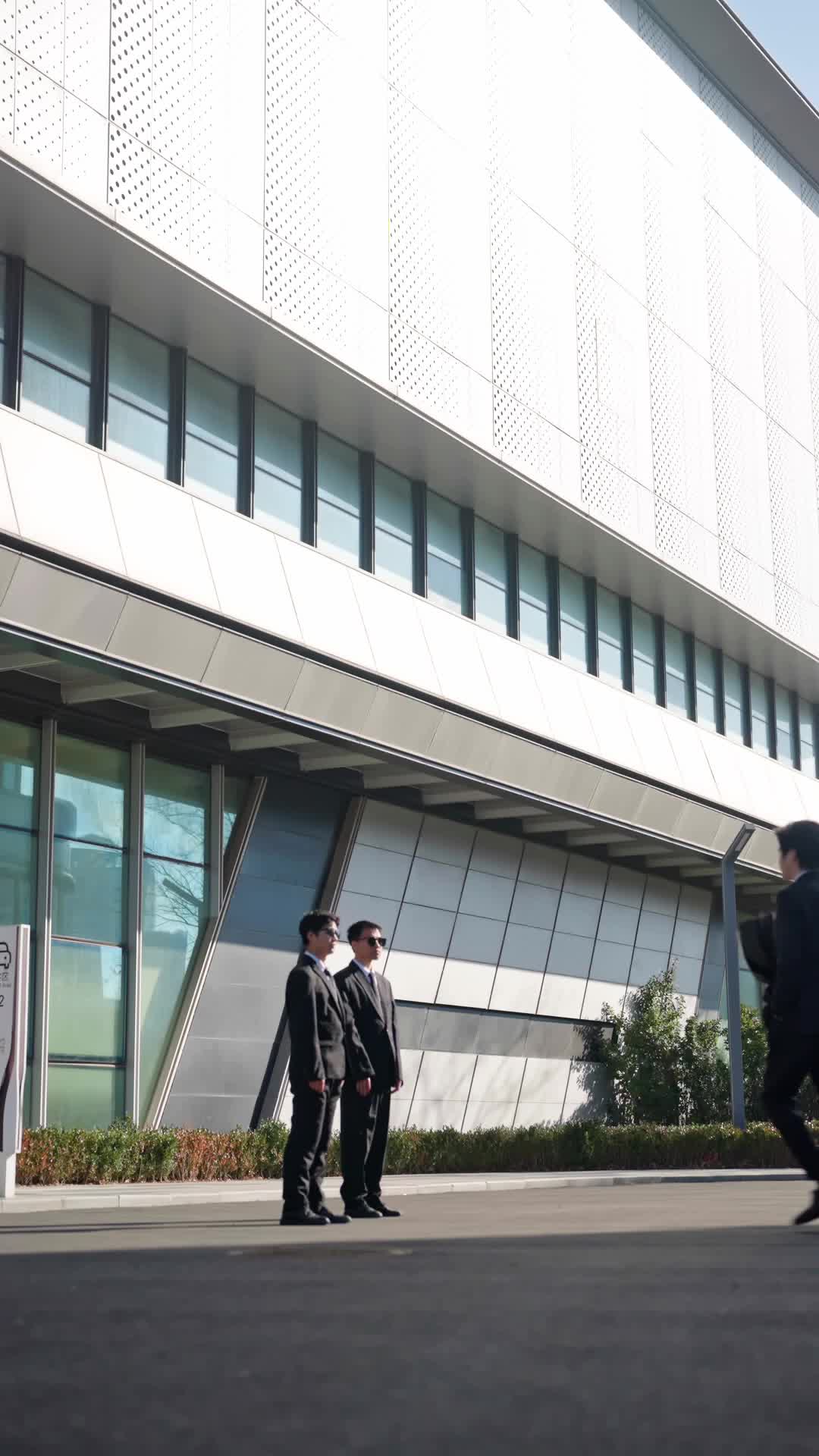 Episode 80 of Clingy Husband, Double-faced Wife