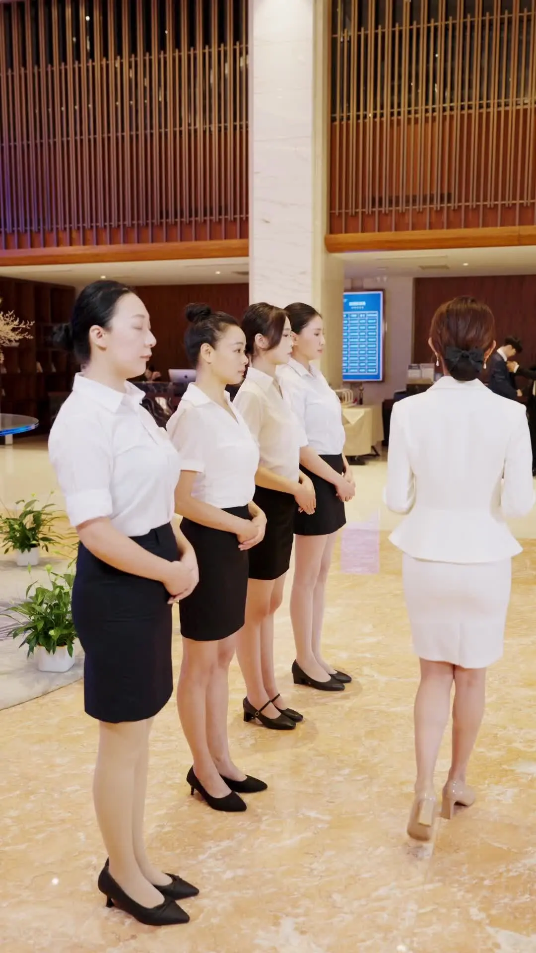 Episode 23 of Country Gal to Hotel Queen