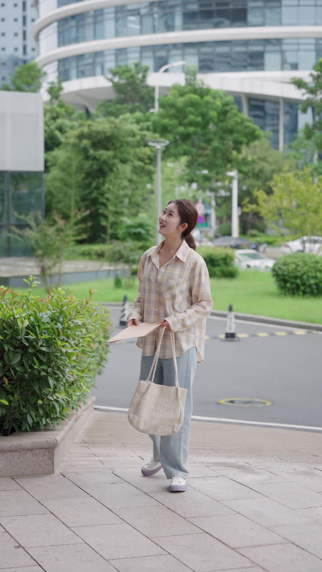 Episode 33 of Country Gal to Hotel Queen