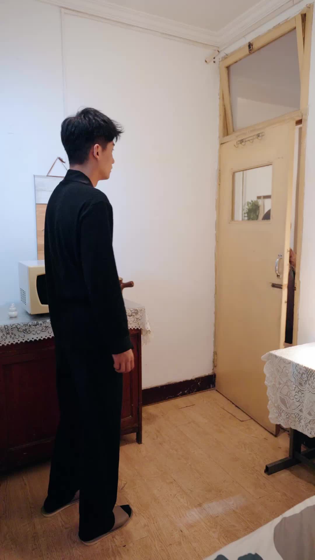 Episode 17 of Died at Work, Got a Family
