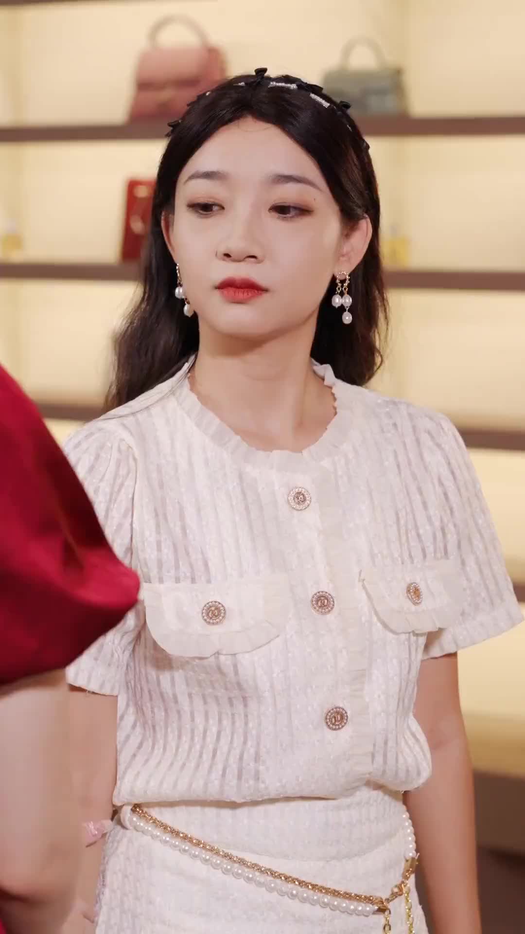 Episode 17 of Divorced and Now a Billionaire's Granddaughter
