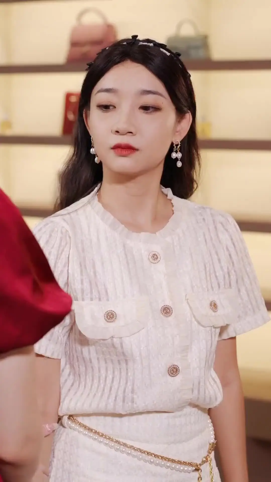 Episode 17 of Divorced and Now a Billionaire's Granddaughter