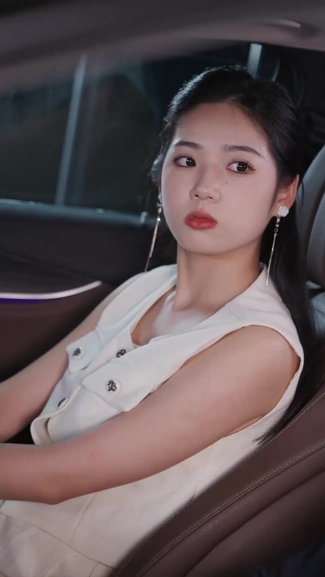 Episode 23 of Divorced and Now a Billionaire's Granddaughter
