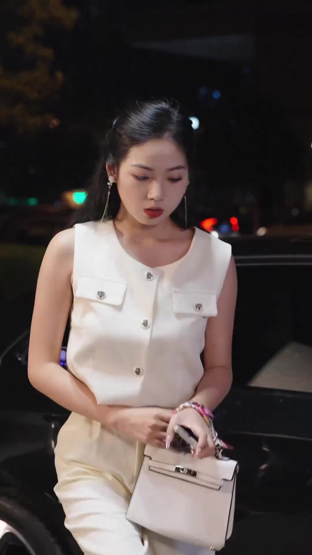 Episode 24 of Divorced and Now a Billionaire's Granddaughter