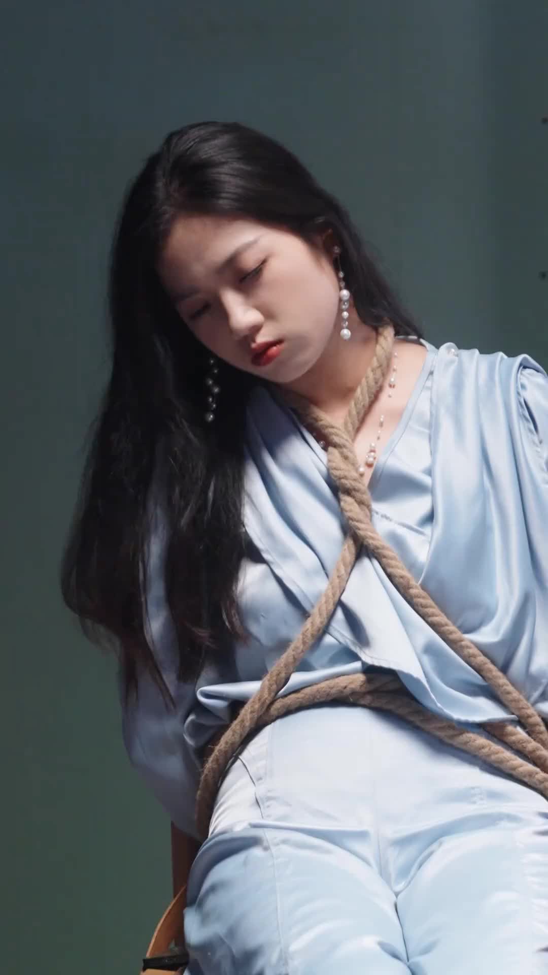 Episode 33 of Divorced and Now a Billionaire's Granddaughter