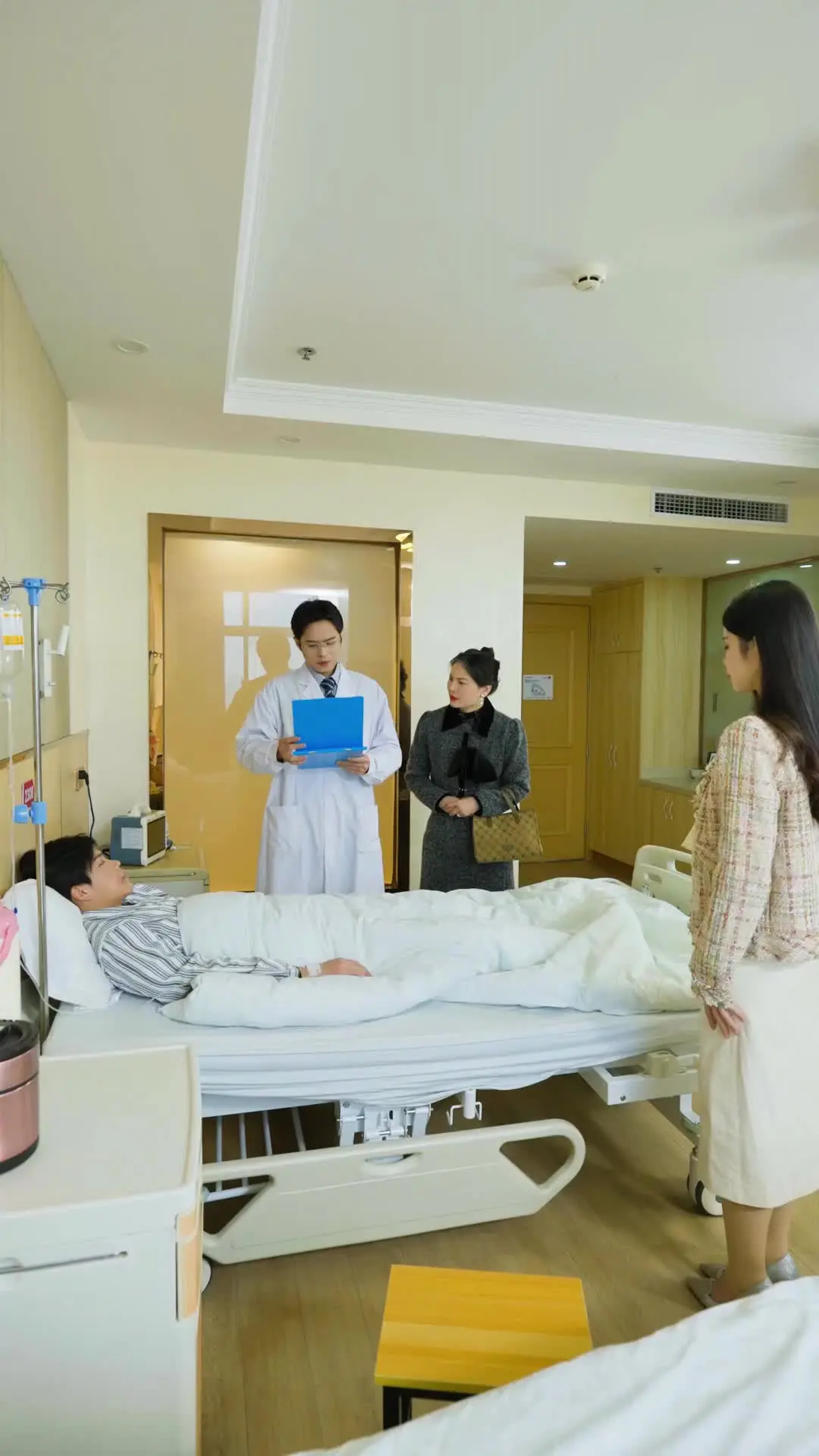 Episode 20 of Divorced: Spoiled Rotten by an Adorable Daughter and Three Billionaire Brothers