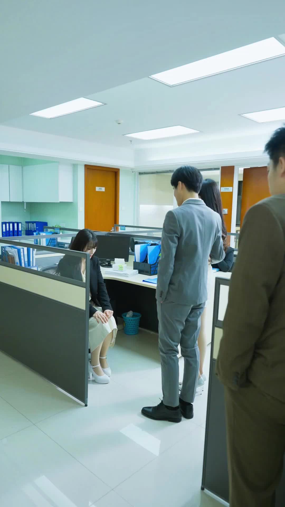 Episode 28 of Divorced: Spoiled Rotten by an Adorable Daughter and Three Billionaire Brothers