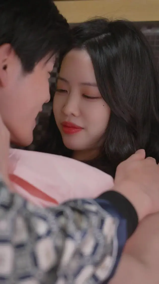 Episode 3 of Divorced: Spoiled Rotten by an Adorable Daughter and Three Billionaire Brothers