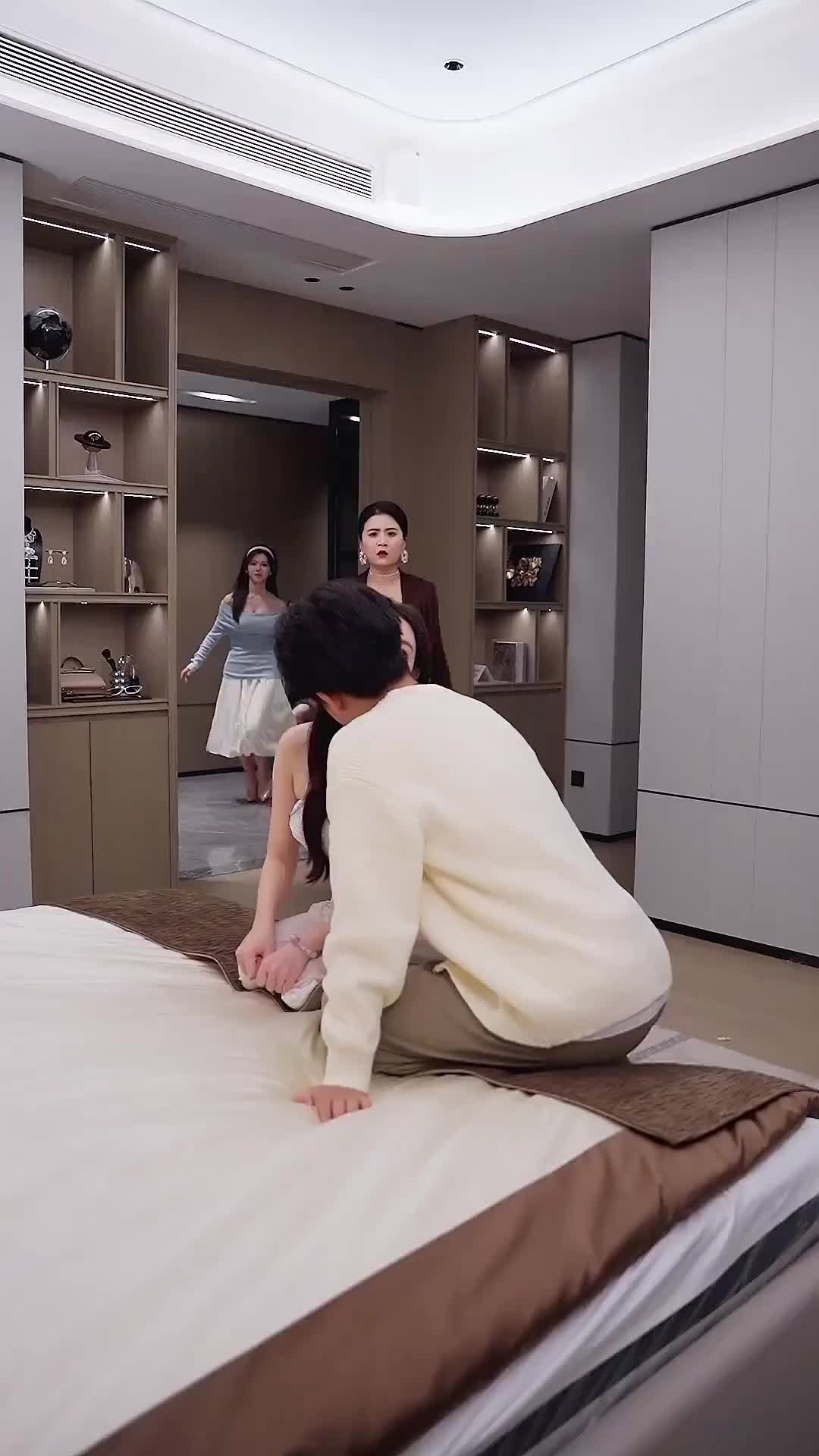 Episode 26 of Dumped, My Step-Sisters Want Me