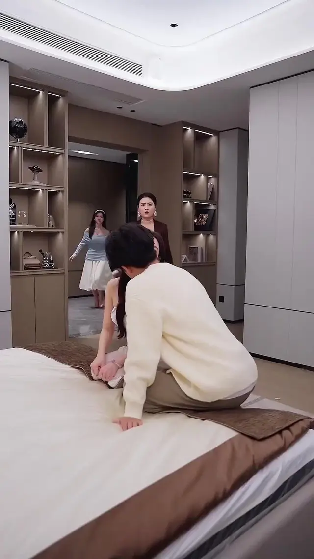 Episode 26 of Dumped, My Step-Sisters Want Me