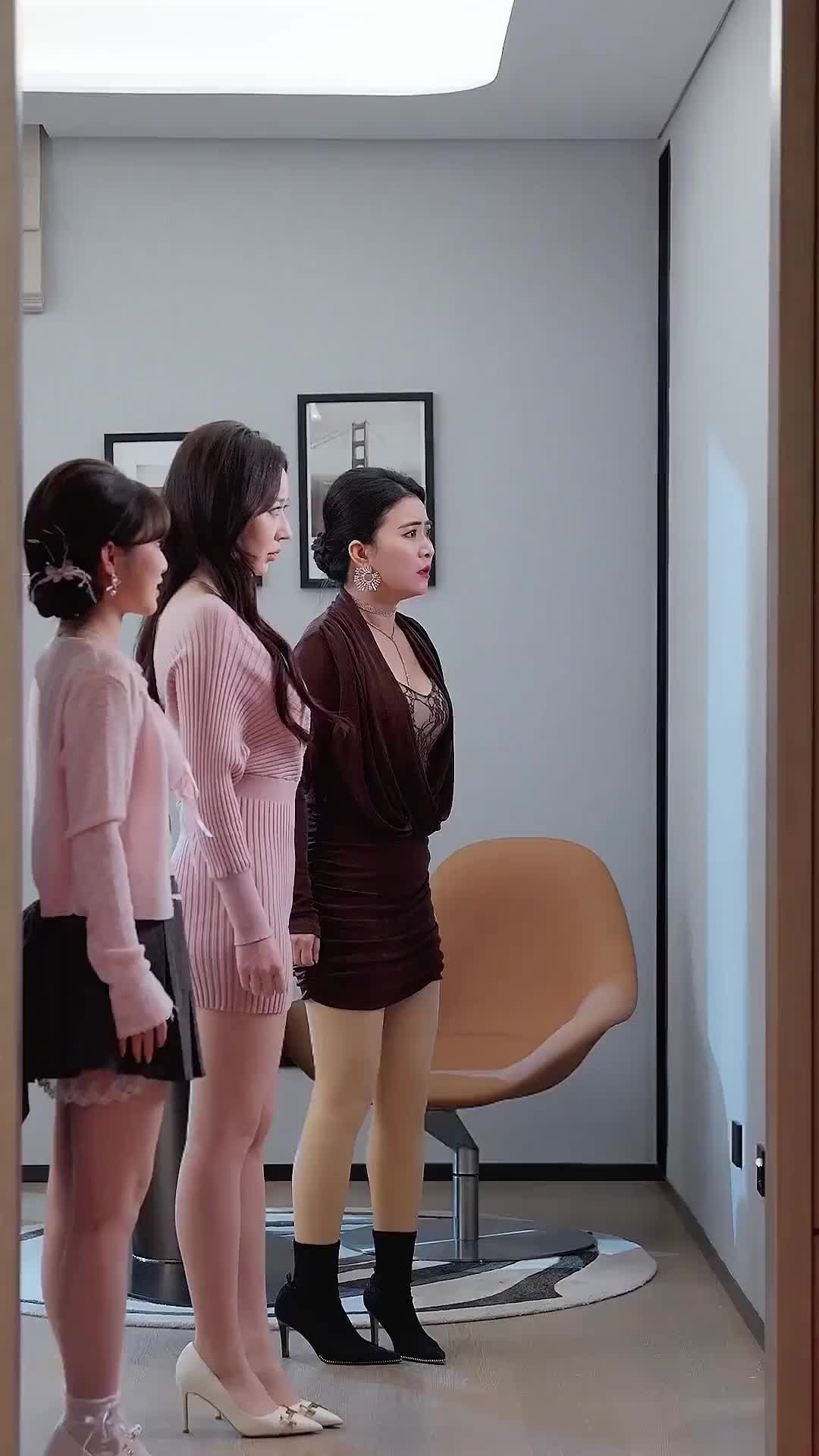 Episode 31 of Dumped, My Step-Sisters Want Me