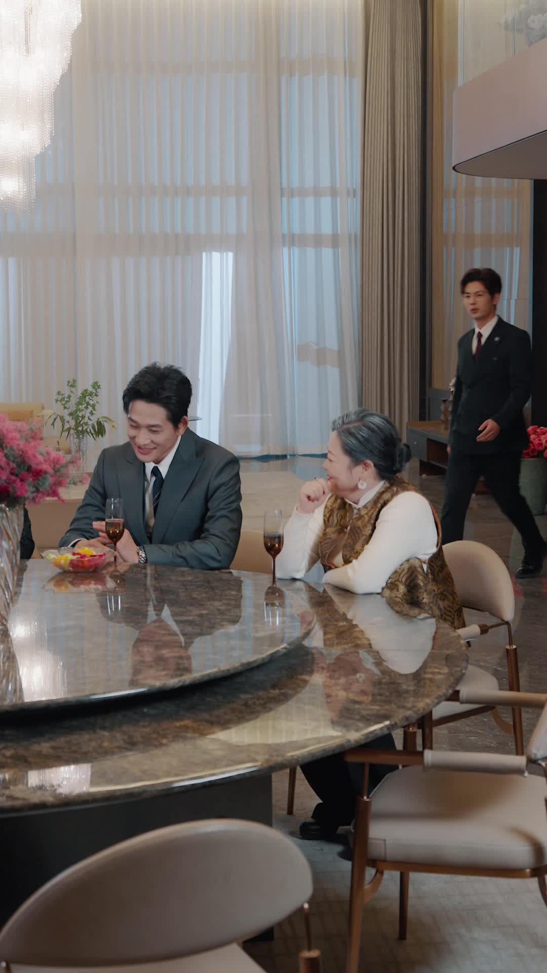 Episode 99 of Fake Heiress Stole My Family? I have Mr. CEO!