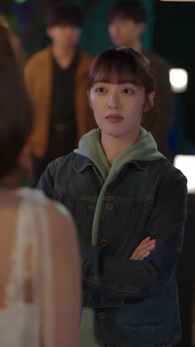Episode 25 of Fake Queen Bee, I'm the true Heiress!